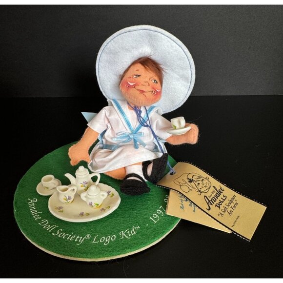 Annalee Mobilitee Dolls 1997-1998 Tea Time Logo Kid 7" Doll With Hat & Miniature - Picture 1 of 15